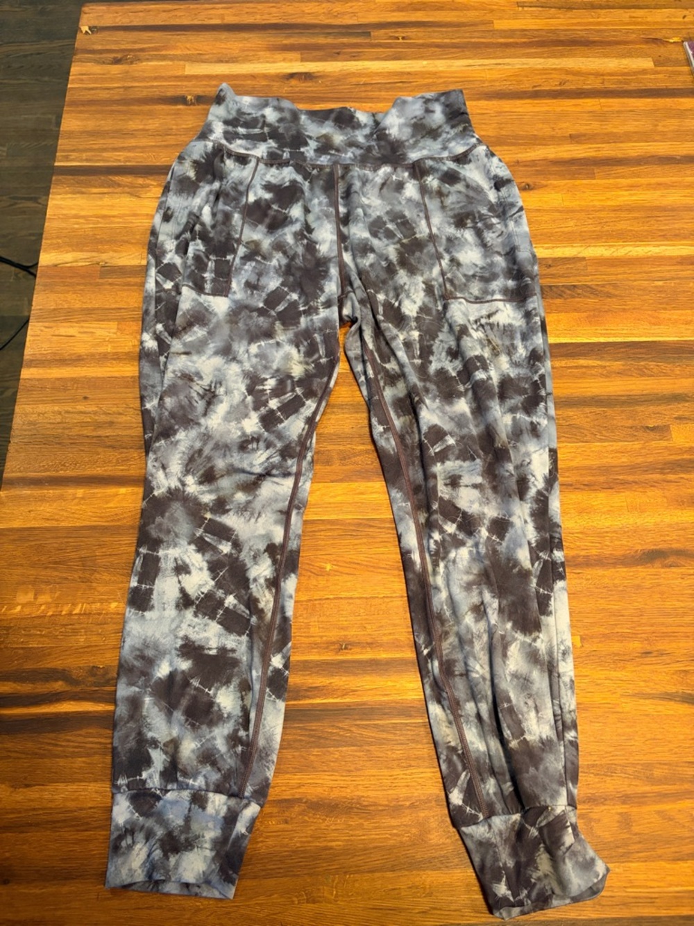 Athleta Salutation Joggers Medium